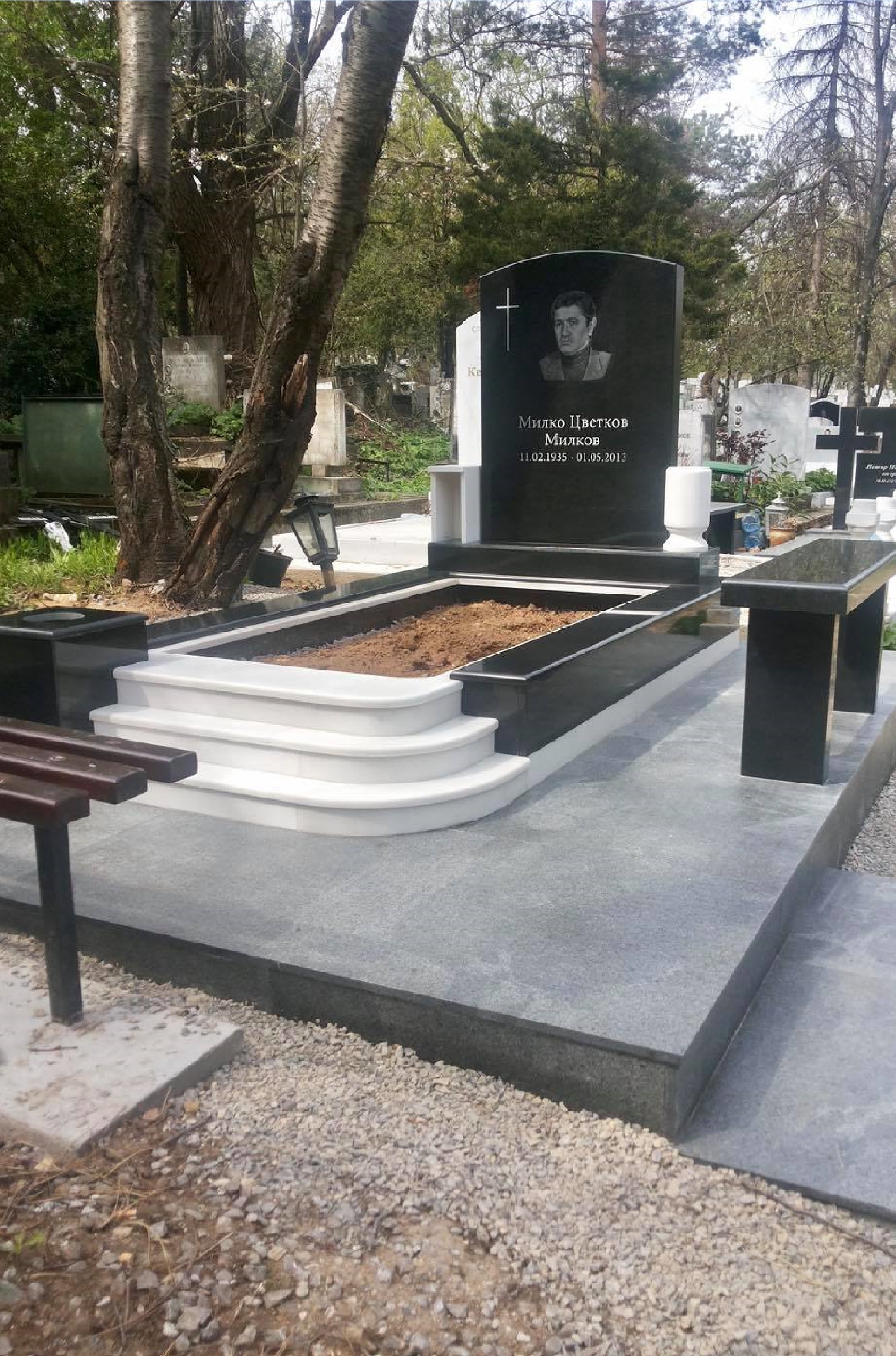 Луксозни надгробни паметници, триплекс